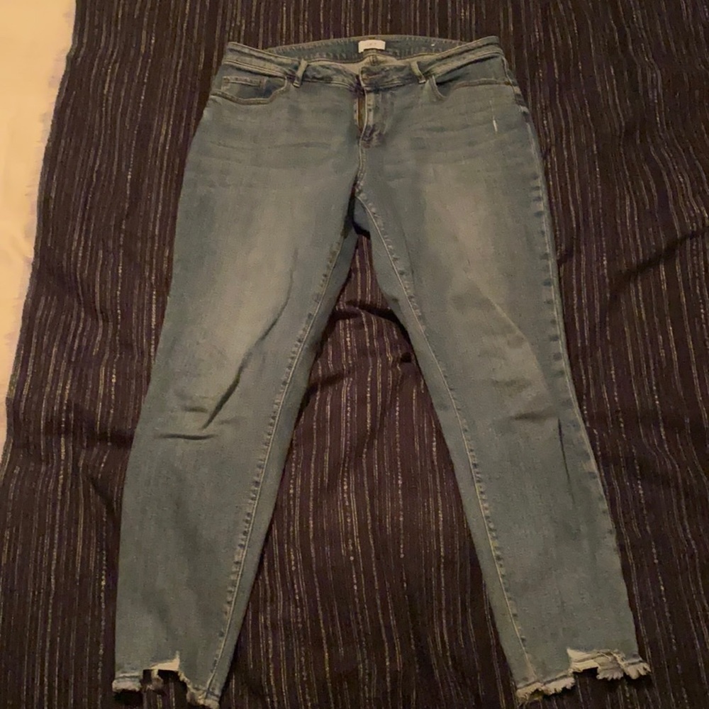 Like new Loft jeans, ankle cut, fringe hem